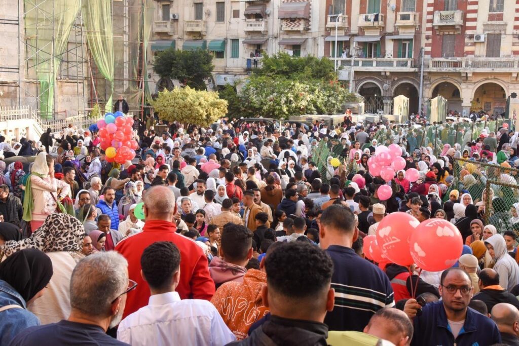 محافظ الاسكندرية يؤدى صلاه عيد الفطر المبارك