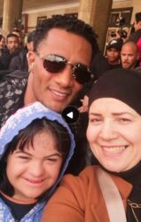 مدفع رمضان يدخل البهجة علي طفل من ذوي الهمم