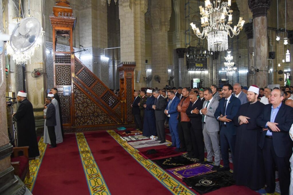 محافظ الاسكندرية يؤدى صلاه عيد الفطر المبارك