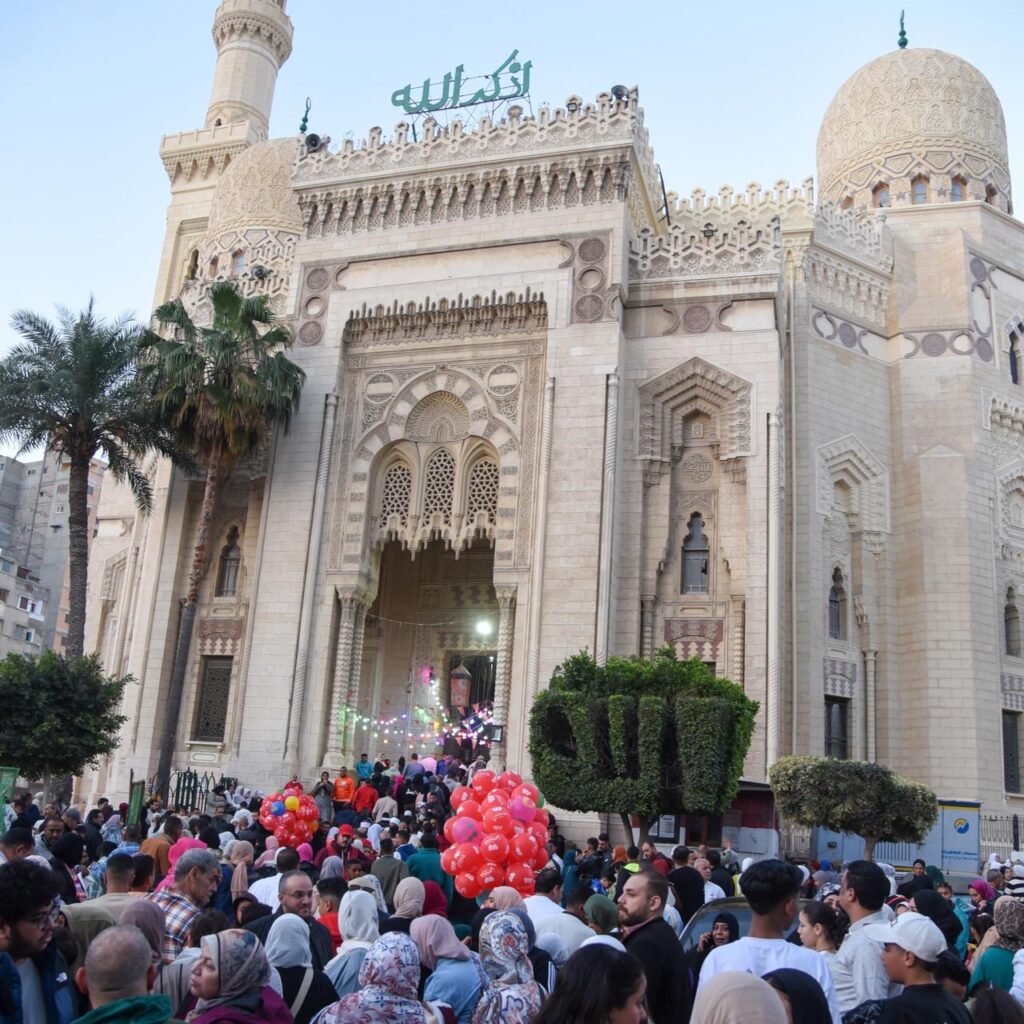 محافظ الاسكندرية يؤدى صلاه عيد الفطر المبارك