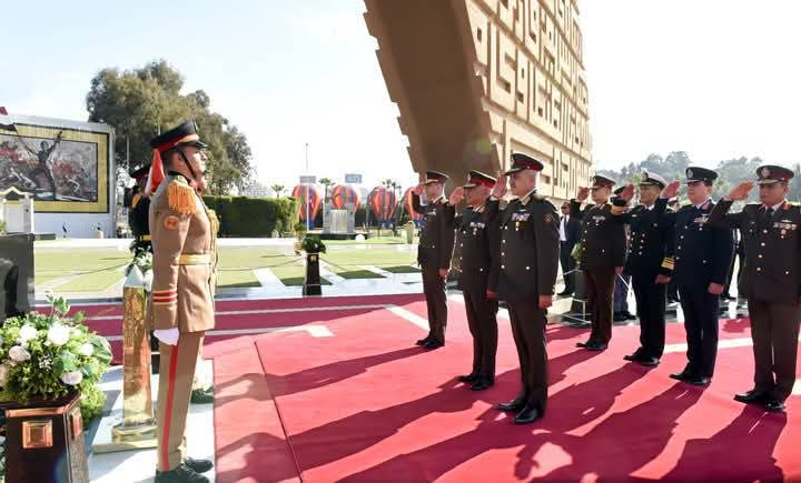 القوات المسلحة :تحتفل بيوم الشهيد بوضع إكليل على النصب التذكارى