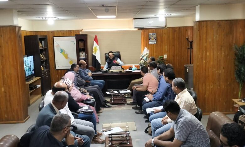 وكيل وزارة الصحة بسوهاج يترأس إجتماع غرفة الأزمات والطوارئ لمتابعة خطة التأمين الطبي لعيد الفطر