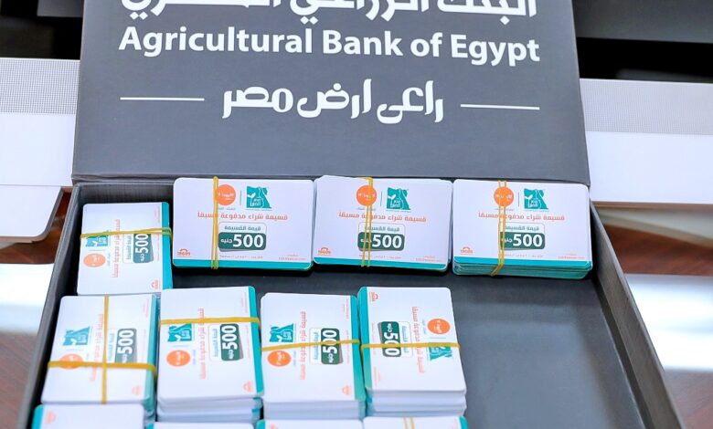 محافظ سوهاج يشهد تسليم 1200 قسيمة شراء مواد غذائية مدفوعة مسبقا بقيمة 600 ألف جنيه لتوزيعها على الأسر الأكثر احتياجا