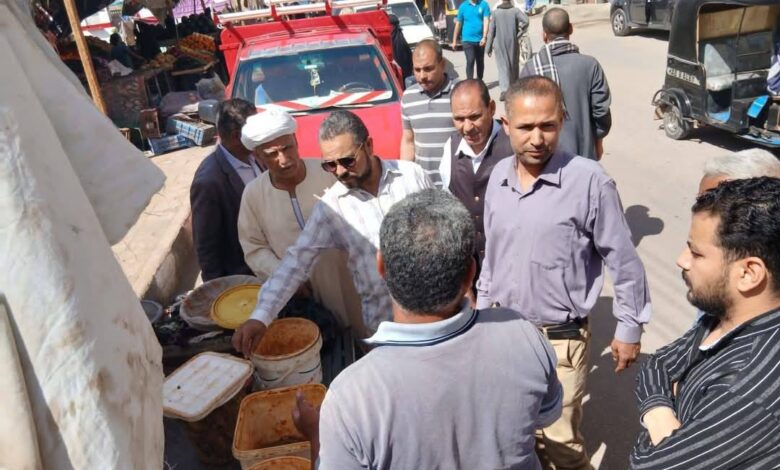 محافظ سوهاج يتابع جهود التموين والطب البيطري فى احكام الرقابة على الاسواق
