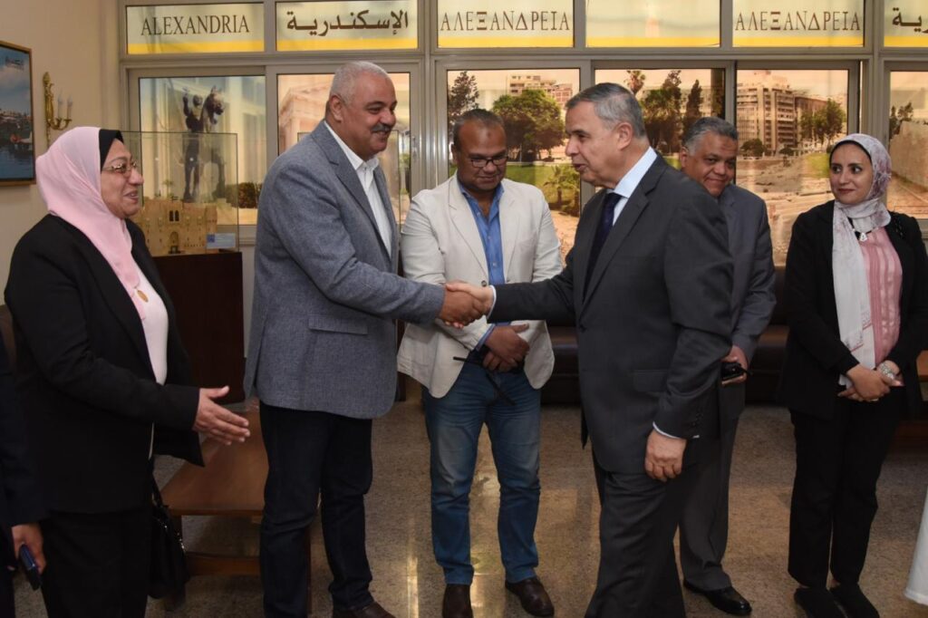 محافظ الإسكندرية يستقبل المهنئين بعيد الفطر المبارك بديوان عام المحافظة