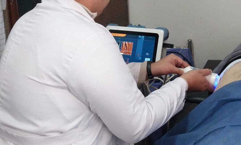باستخدام جهاز الفيبروسكان وحدة الجهاز الهضمي والكبد بمستشفى سوهاج الجامعي تقدم خدماتها الطبية لأهالي المحافظة