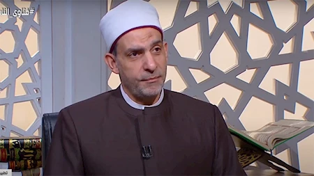 حكم صلاة المرأة داخل السيارة والمواصلات أثناء السير
