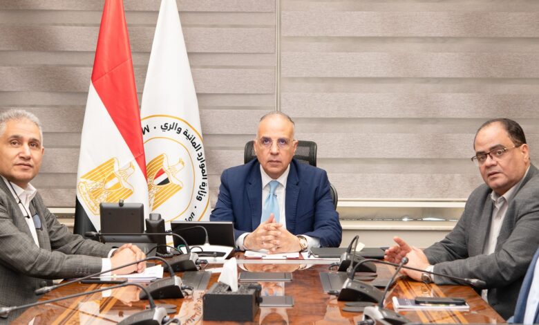وزير الري يتابع حالة مجرى نهر النيل و الجهود المبذولة لازالة التعديات على النهر