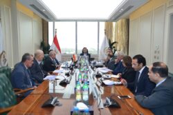 وزير التموين يعقد اجتماعًا مع شركة الإسكندرية للزيوت والصابون