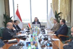 الرقابة على الذهب والمعادن الثمينة خلال اجتماع مع رئيس مصلحة الدمغة والموازين