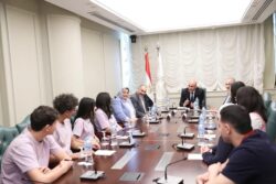 وزير التربية والتعليم يلتقي ممثلين لطلاب مدارس النيل الدولية.
