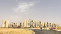  وزير الإسكان يتابع تقدم الأعمال بمشروعات المرحلة العاجلة بمدينة السويس الجديدة