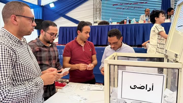 وزير الإسكان: تخصيص أراضٍ للمواطنين الذين تم توفيق أوضاعهم بالعبور الجديدة