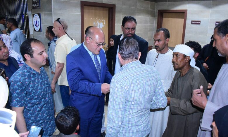 رئيس جامعة سوهاج يتفقد مستشفى الاستقبال والطوارئ