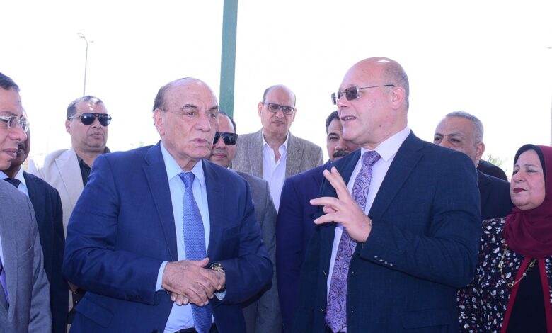 اللواء سمير فرج يغرس شجرة بإسمه بجامعة سوهاج الجديدة