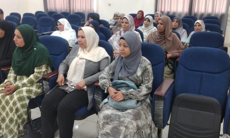 عامر عوض يتابع فعاليات ندوة بعنوان ( صحتنا فى بيتنا)