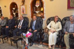 محافظ الغربية يهنئ الأقباط بعيد القيامة المجيد في المحلة وسمنود ويوزع هدايا الرئيس على الأطفال