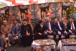  محافظ الغربية يهنئ الأقباط بعيد القيامة المجيد في المحلة وسمنود ويوزع هدايا الرئيس على الأطفال