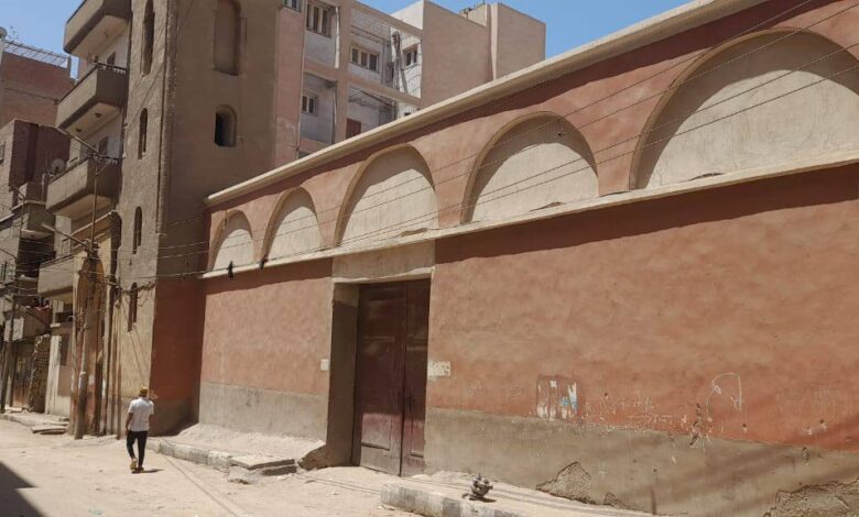 رئيس مركز أخميم :- تواصل حملات النظافة ورفع المخلفات بمحيط الكنائس والطرق والشوارع استعدادا لإستقبال عيد القيامة وشم النسيم