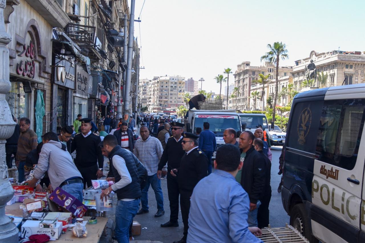محافظ الإسكندرية تكثيف الرقابة على الأسواق وإزالة تعديات الباعة الجائلين