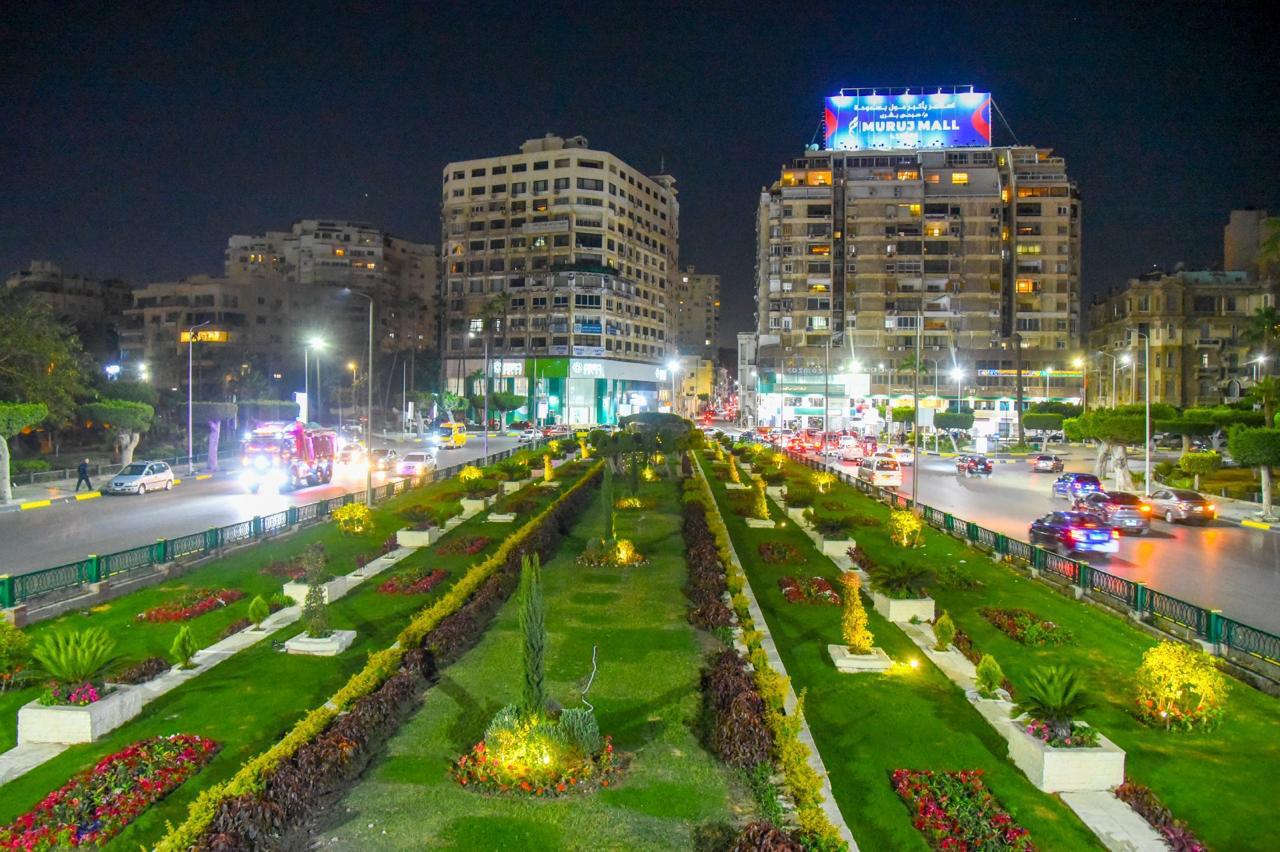 محافظ الإسكندرية ميدان ساعة الزهور يتلألأ بعد استعادة شكله الذي كان عليه عام 1966