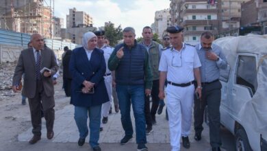 محافظ الإسكندرية يتابع أعمال إزالة المحال المخالفة المتعدية على حرم السكك الحديدية 