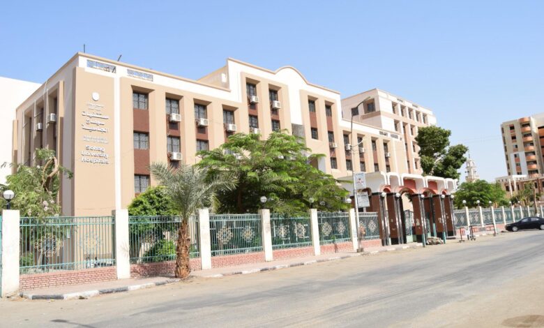 مستشفى الطوارىء بجامعة سوهاج تستقبل ١٣٠٢ حالة خلال عطلة عيد الفطر منهم ٣٦٧ حالة تدخل جراحي