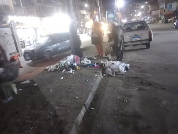 الشطوري ... إستمرار أعمال النظافة الليلة ورفع مستجدات القمامة اليومية بقطاعات وشوارع حي غرب المختلفة