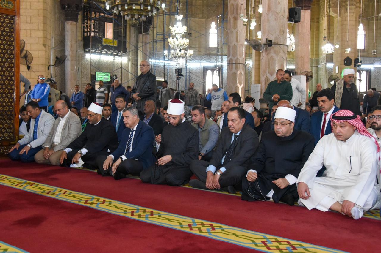 وزير الأوقاف ومحافظ الإسكندرية ييتفقدون تطوير ساحة مسجد أبي العباس المرسي 