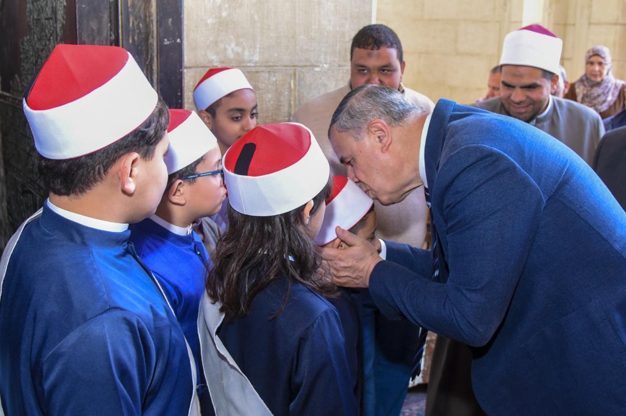 وزير الأوقاف ومحافظ الإسكندرية ييتفقدون تطوير ساحة مسجد أبي العباس المرسي 