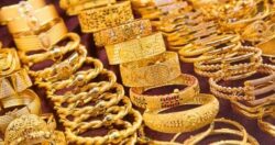 أسعار الذهب في مصر اليوم الأربعاء 14 مايو 2025، حالة من الاستقرار بعد الارتفاع الطفيف ولكنه يظل متراجعا بفارق كبير عن الأيام السابقة.

أتي ذلك في ظل تذبذب الأسعار عالميًا وترقب الأسواق لصدور بيانات التضخم الأمريكية، وما زال عيار 21 متراجعا من أعلى سعر بقيمة أكثر من 350 جنيها، ومازال الجنيه الذهب متراجعا بنحو 3000 جنيه من أعلى سعر وهو 40000 جنيه.
وجاءت أسعار الذهب اليوم في مصر على النحو التالي:
سعر بيع الذهب عيار 24: 5297 جنيهًا

سعر شراء الذهب عيار 24: 5269 جنيهًا.

سعر بيع الذهب عيار 22: 4856 جنيهًا.

سعر شراء الذهب عيار 22: 4830 جنيهًا.

سعر بيع الذهب عيار 21: 4635 جنيهًا.

سعر شراء الذهب عيار 21: 4610 جنيهًا.

سعر بيع الذهب عيار 18: 3973 جنيهًا.

سعر شراء الذهب عيار 18: 3951 جنيهًا.

سعر بيع الذهب عيار 14: 3090 جنيهًا.

سعر شراء الذهب عيار 14: 3073 جنيهًا.

أسعار الذهب في مصر اليوم الأربعاء 14 مايو 2025،
