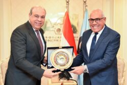 رئيس الهيئة العربية للتصنيع ووزير الطيران يشهدان توقيع بروتوكول تعاون مشترك