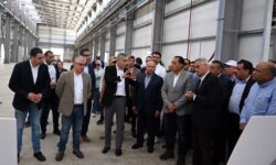 رئيس الوزراء يتفقد مصنع الشركة الوطنية المصرية لصناعات السكك الحديدية 