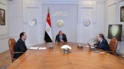 اجتمع الرئيس السيسي اليوم مع مصطفى مدبولي رئيس الوزراء وحسن محافظ البنك المركزي