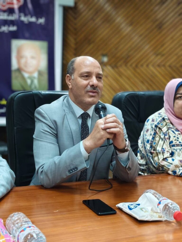 الدكتور عربي أبو زيد يكرم السيد عبد العاطي لبلوغه سن الكمال بإحتفاليه كبري