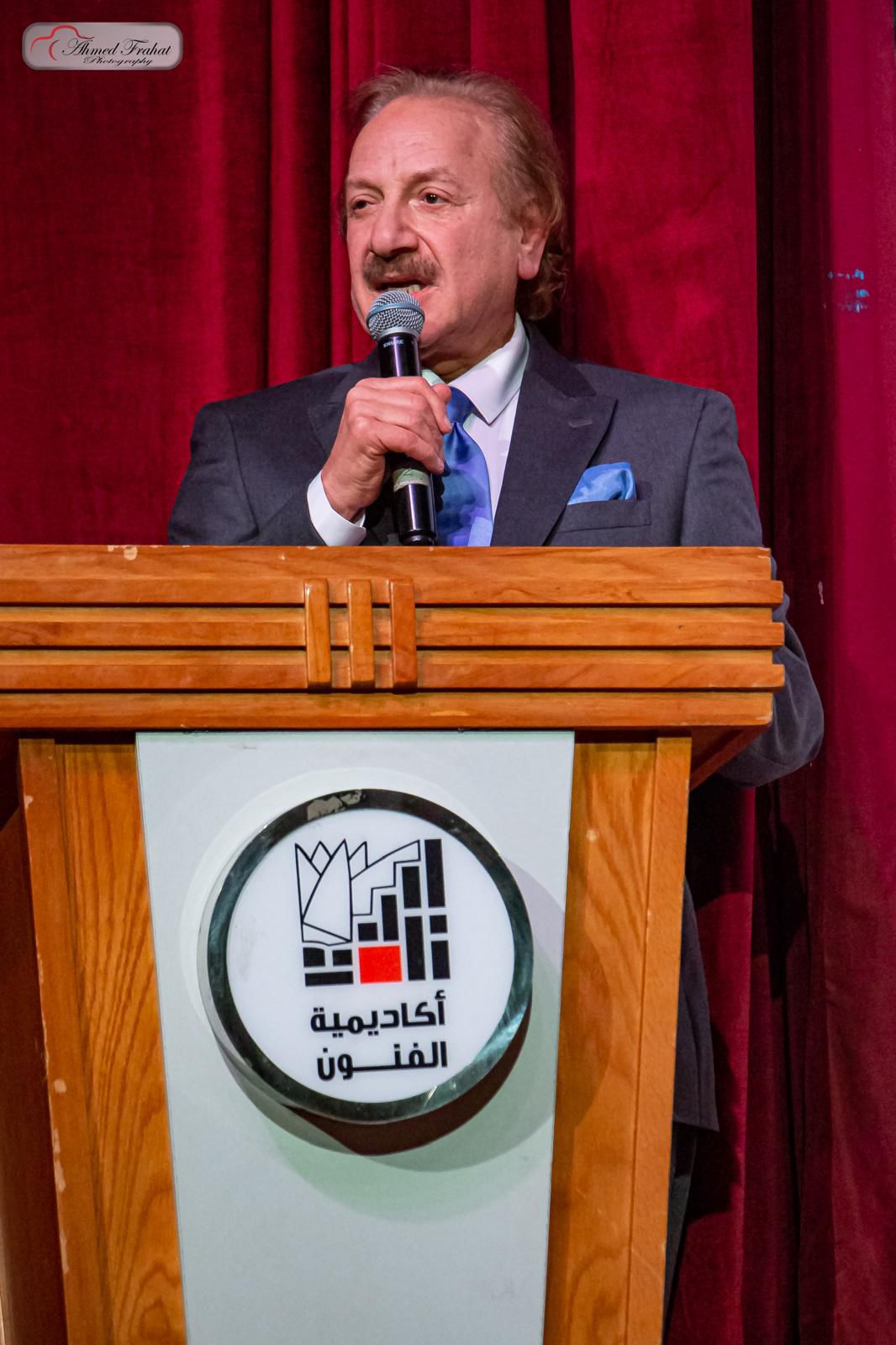 تكريم الفنان محمد المنصور في افتتاح الدورة الأربعين لمهرجان المسرح العالمي