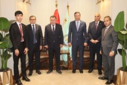 وزير الزراعة يستقبل وفدًا رفيع المستوى من مجلس الوزراء بجمهورية أوزبكستان 