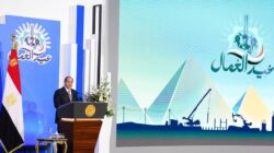 وصول الرئيس عبد الفتاح السيسي إلى مقر احتفالية عيدالعمال في السويس