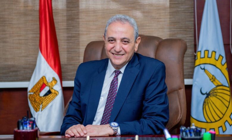 محافظ الغربية يتابع أعمال الرصف بطريق المرور بمحلة أبو علي