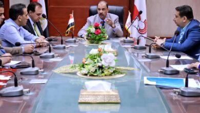 محافظ سوهاج يبحث تطبيق الهوية البصرية على الكوبري الجديد بالكورنيش الغربي