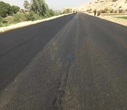 محافظ سوهاج: استكمال أعمال رصف الطريق الشرقي الموازي للطريق السريع بدار السلام لتحسين الحركة المرورية وتعزيز التنمية