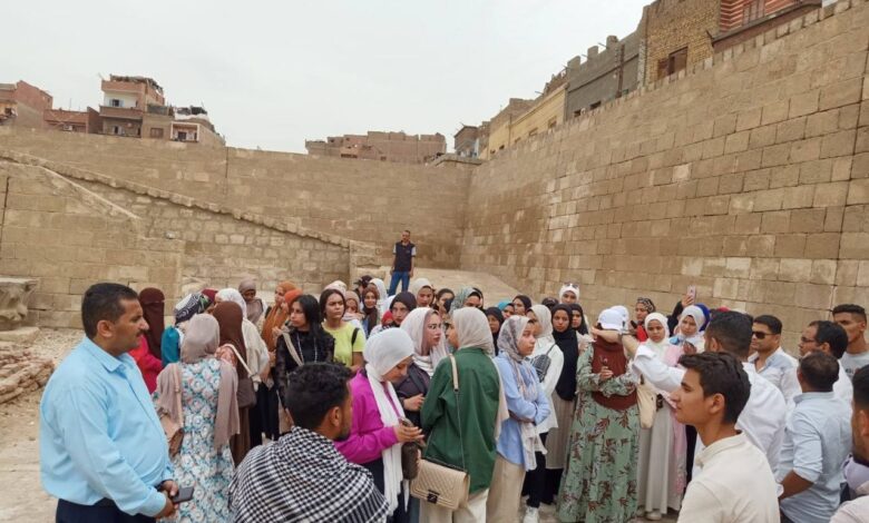 زيارات ميدانية لعدد من المواقع الأثرية تنظمها كليه الآثار بجامعة سوهاج لطلابها