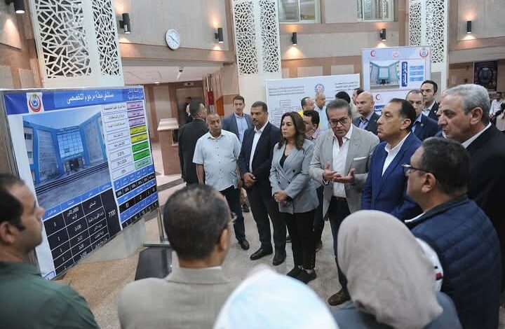 رئيس مجلس الوزراء يقوم بجولة تفقدية لعددد من المشروعات الخدمية في محافظة الغربية