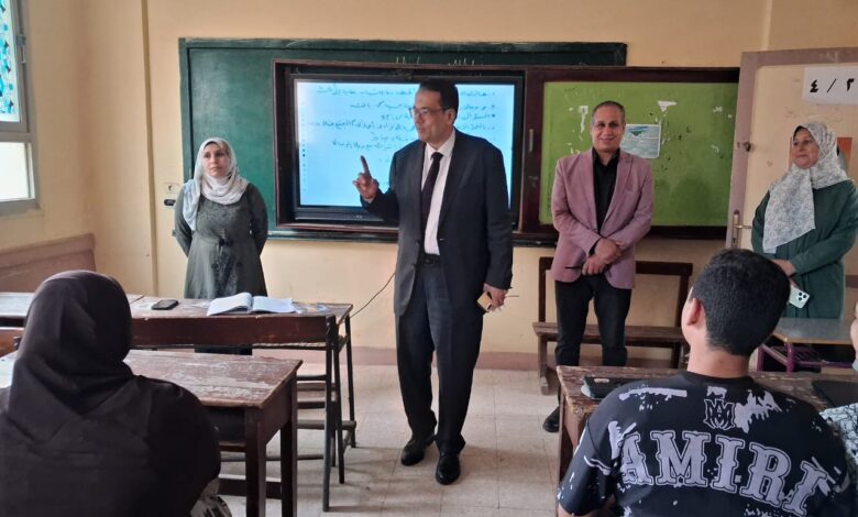 وكيل وزارة التربية والتعليم بالغربية يتابع مدارس السنطة