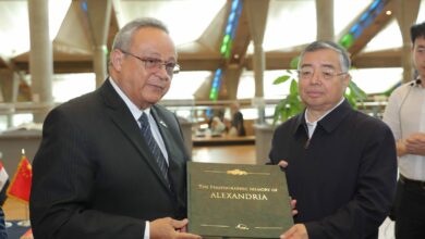 عضو المكتب السياسي للجنة المركزية للحزب الشيوعي الصيني لي شولي يزور مكتبة الإسكندرية
