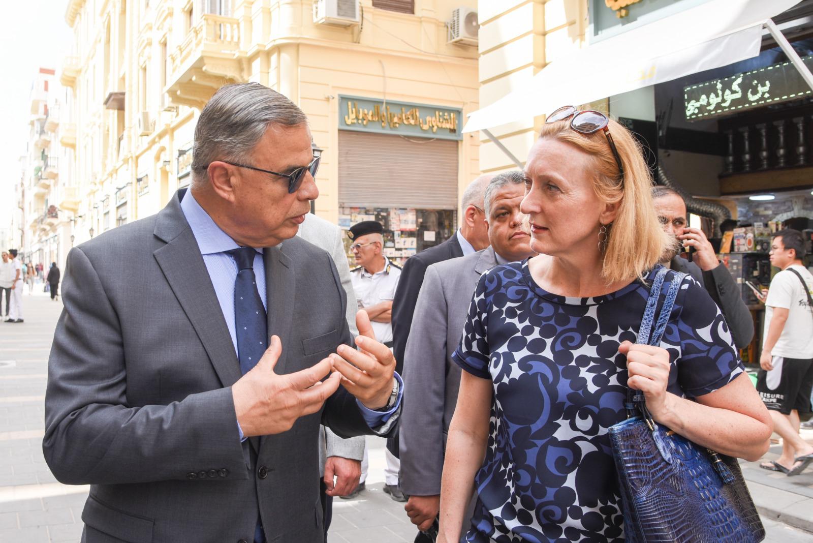 محافظ الإسكندرية وسفيرة الاتحاد الأوروبي يتفقدان مشروع إحياء شارع النبي دانيال التراثي
