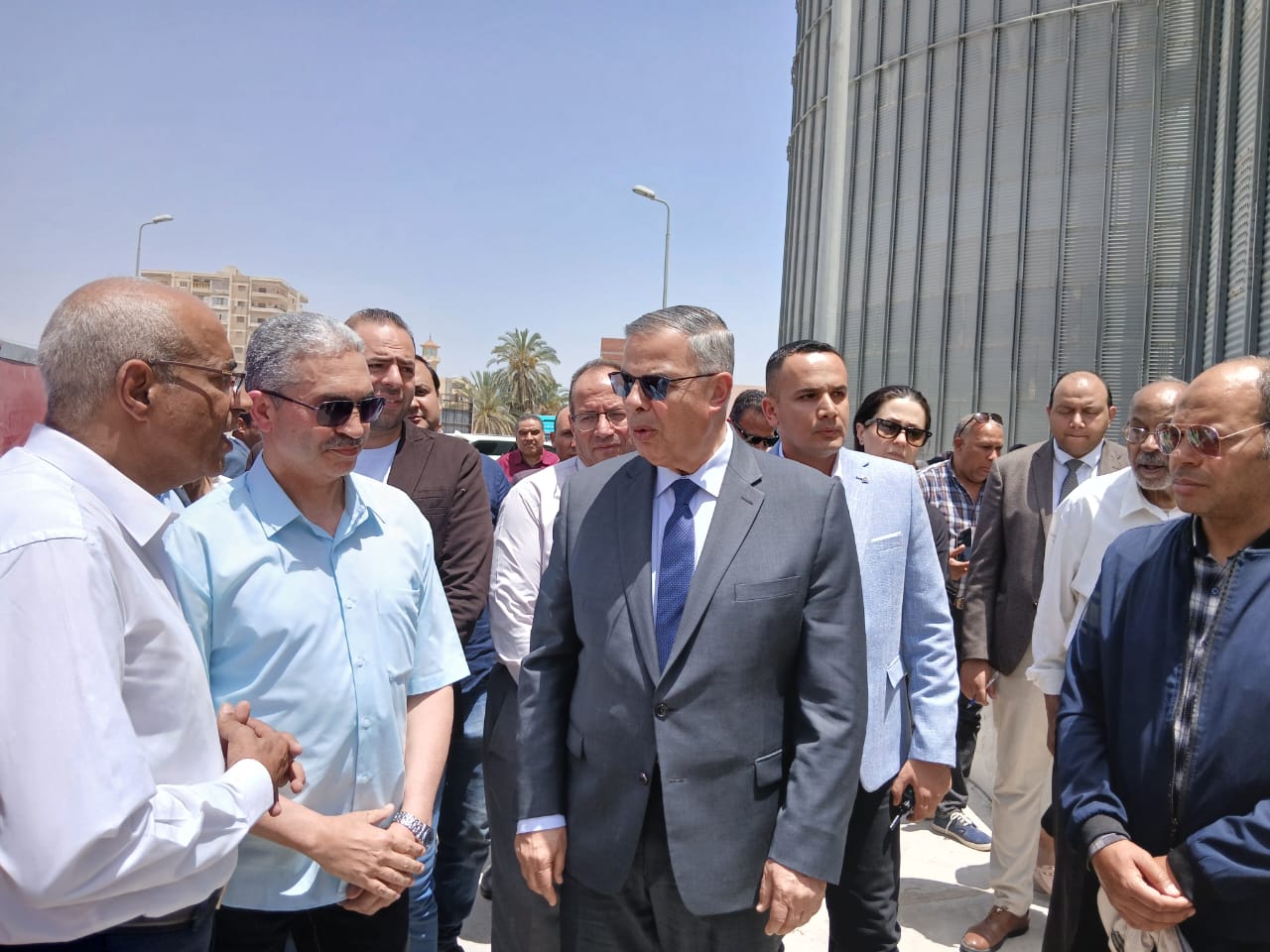 محافظ الإسكندرية يتفقد صومعة كينج مريوط لمتابعة توريد الأقماح المحلية