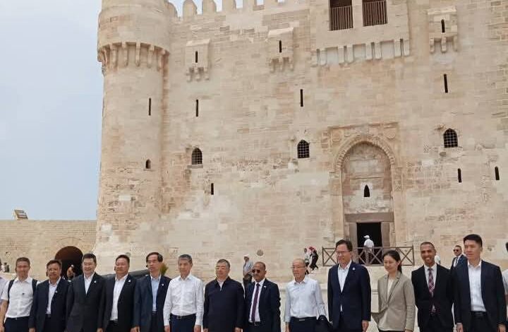 وفد صيني رفيع المستوى يزور قلعة قايتباي في الإسكندرية