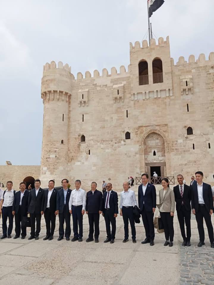 وفد صيني رفيع المستوى يزور قلعة قايتباي في الإسكندرية
