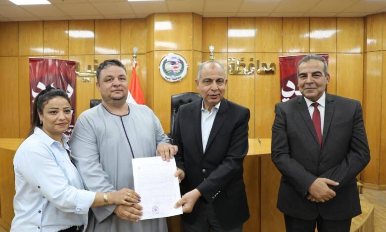 محافظ المنيا يكرم فريق عمل “مشروعك” لتميزهم وتصدر المحافظة للمركز الأول على مستوى الجمهورية